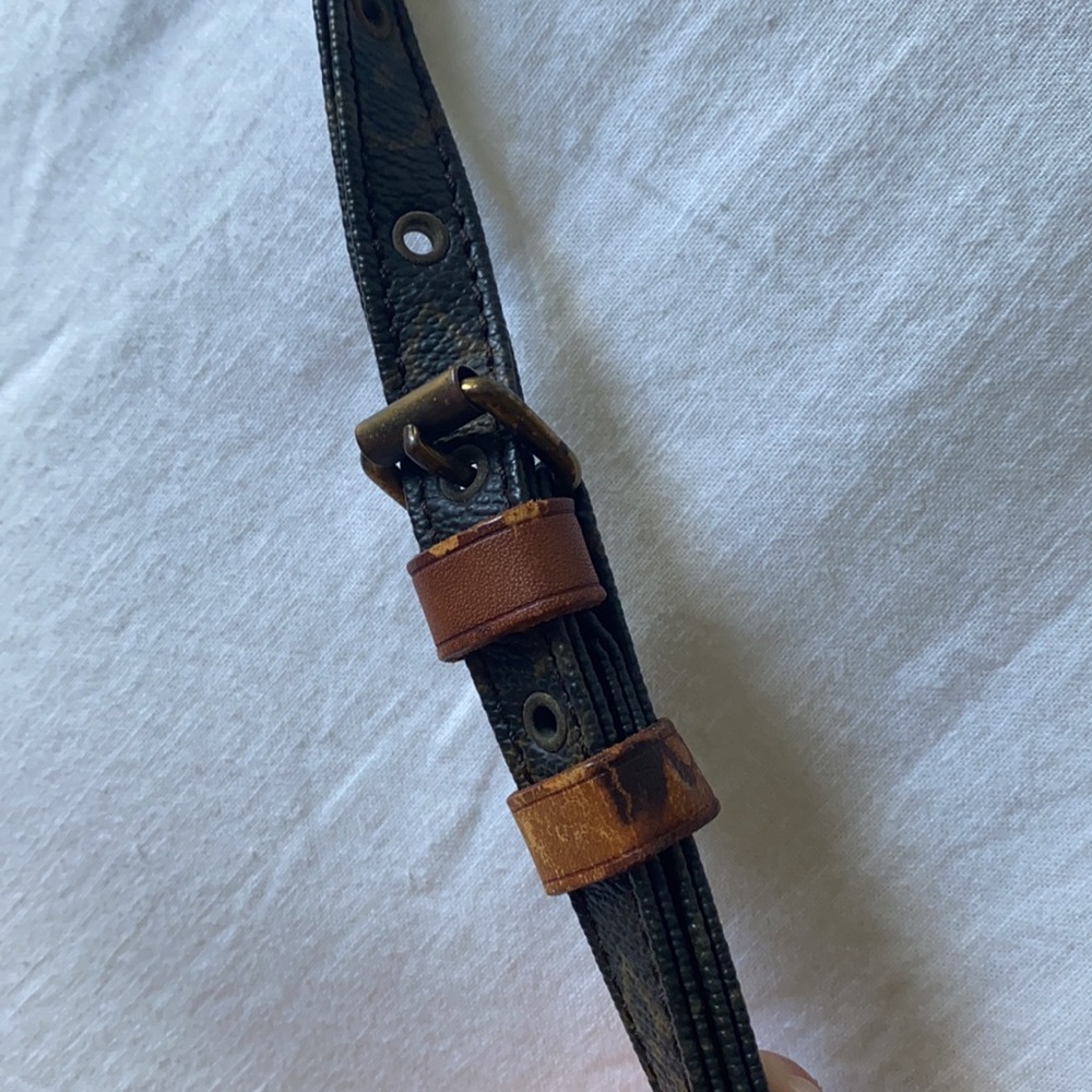 Preowned Vintage Louis Vuitton crossbody - Picture 9 of 14